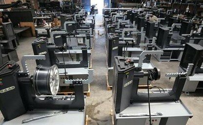 Machine d'occasion pour réparer et redresser les roues et les jantes